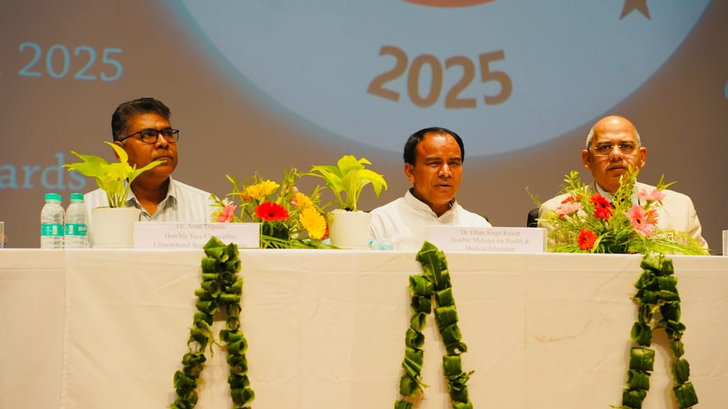 चिकित्सा स्वास्थ्य एवं चिकित्सा शिक्षा मंत्री डॉ. धन सिंह रावत राजकीय दून मेडिकल कॉलेज में आयोजित ‘डॉक्टर ऑफ द ईयर अवार्ड-2025’ कार्यक्रम में। चिकित्सा स्वास्थ्य एवं चिकित्सा शिक्षा मंत्री डॉ. धन सिंह रावत राजकीय दून मेडिकल कॉलेज में आयोजित ‘डॉक्टर ऑफ द ईयर अवार्ड-2025’ कार्यक्रम में।
