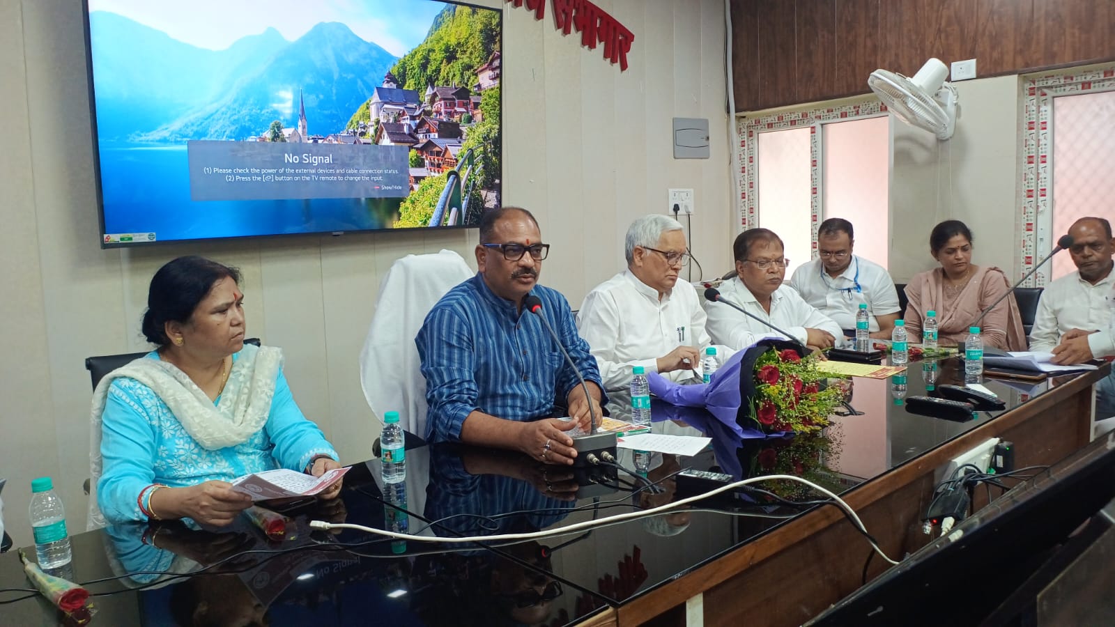 संचारी रोग नियंत्रण एवं दस्तक अभियान का सुभारभ करते हुए फूलपुर सांसद प्रवीण पटेल का छाया चित्र संचारी रोग नियंत्रण एवं दस्तक अभियान का सुभारभ करते हुए फूलपुर सांसद प्रवीण पटेल का छाया चित्र
