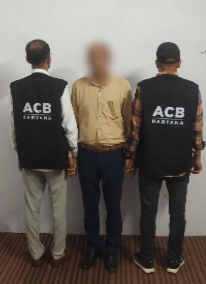 सहायक योजना अधिकारी एसीबी की गिरफ्त में सहायक योजना अधिकारी एसीबी की गिरफ्त में