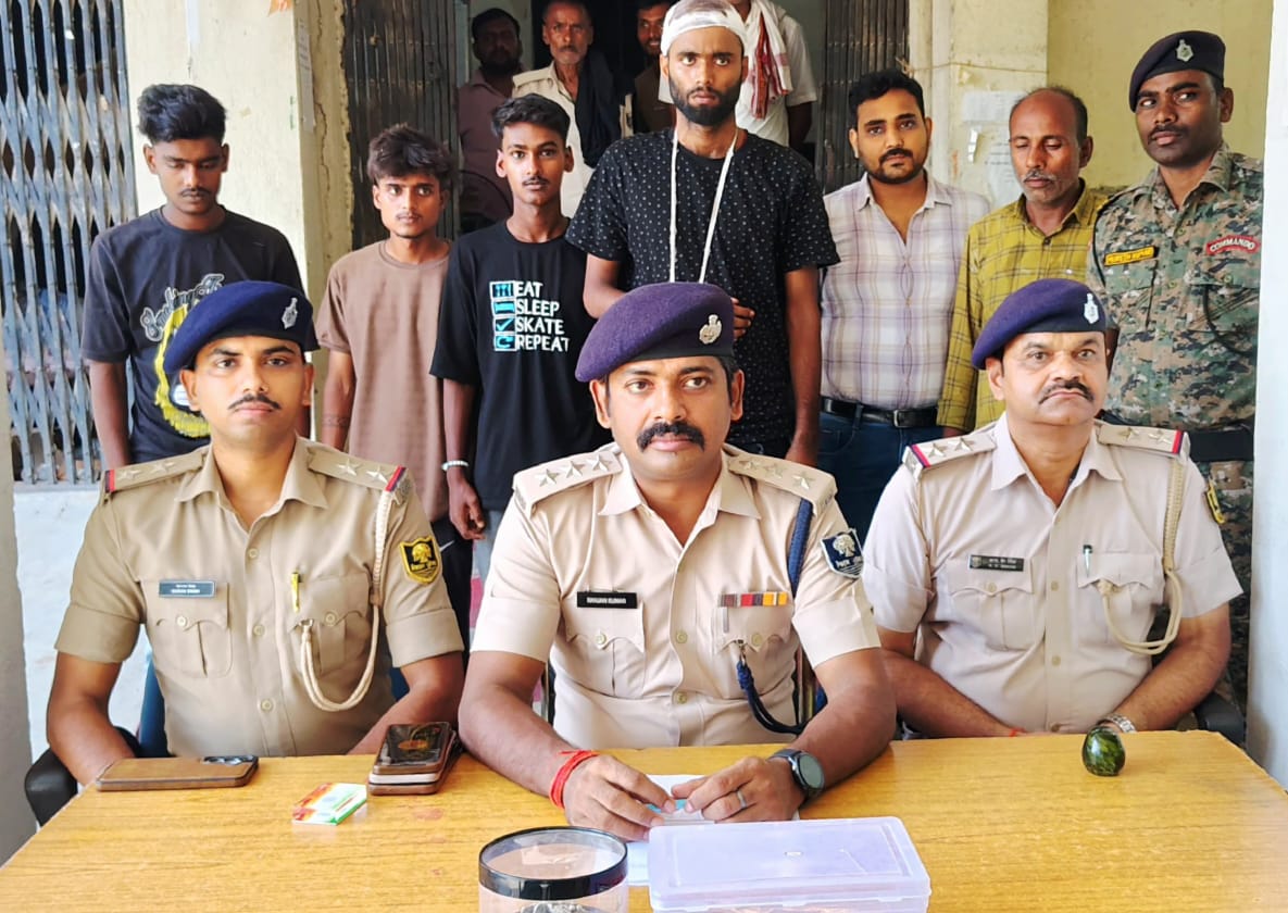 पुलिस गिरफ्त जेवर चोरी कांड के अभियुक्त पुलिस गिरफ्त जेवर चोरी कांड के अभियुक्त
