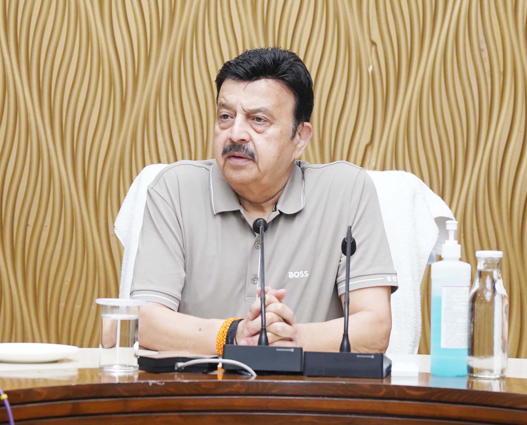 गुरुग्राम में बिजली अधिकारियों की बैठक लेते मंत्री राव नरबीर सिंह। गुरुग्राम में बिजली अधिकारियों की बैठक लेते मंत्री राव नरबीर सिंह।
