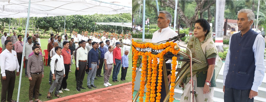 मंत्रालय में राष्ट्र-गीत एवं राष्ट्र-गान का हुआ सामूहिक गायन मंत्रालय में राष्ट्र-गीत एवं राष्ट्र-गान का हुआ सामूहिक गायन