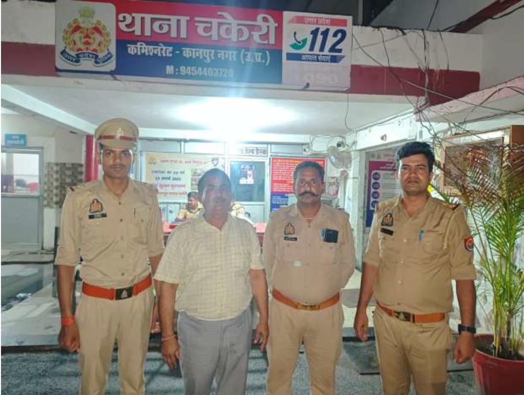 पुलिस की गिरफ्त में आरोपित पुलिस की गिरफ्त में आरोपित