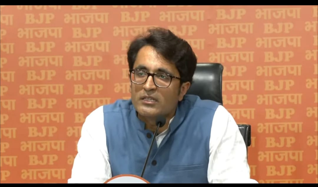 प्रेसवार्ता करते हुए भाजपा प्रवक्ता प्रदीप भंडारी प्रेसवार्ता करते हुए भाजपा प्रवक्ता प्रदीप भंडारी