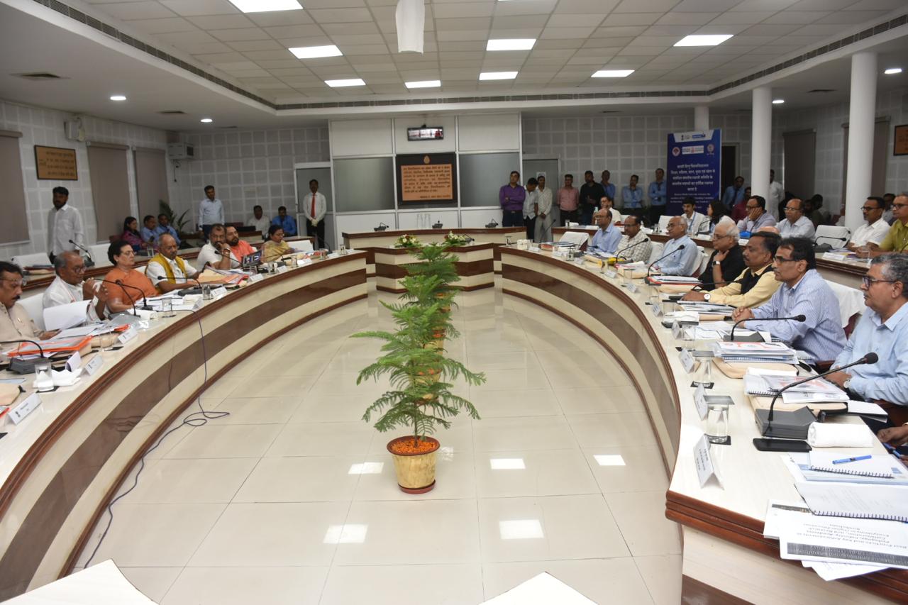 संसदीय स्थायी समिति के सदस्य बीएचयू में संसदीय स्थायी समिति के सदस्य बीएचयू में