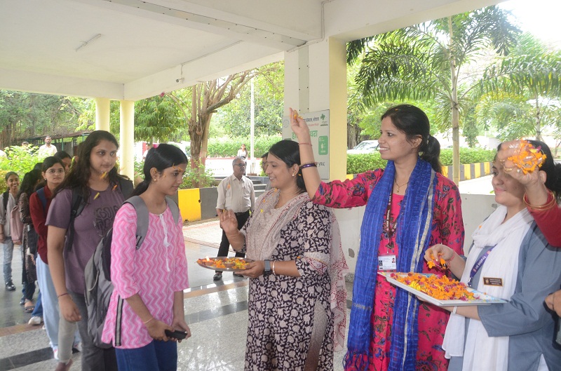 भोपालः उच्च शिक्षा उत्कृष्टता संस्थान में नवीन सत्र 2025-26 के नवप्रवेशित विद्यार्थियों के लिए हुआ दीक्षारम्भ कार्यक्रम भोपालः उच्च शिक्षा उत्कृष्टता संस्थान में नवीन सत्र 2025-26 के नवप्रवेशित विद्यार्थियों के लिए हुआ दीक्षारम्भ कार्यक्रम
