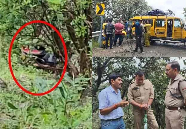 किलबरी के जंगल में मिली स्कूटी, युवक की खेाज में जुटे बचाव दल एवं युवक के परिजनों से जानकारी लेते पुलिस के अधिकारी। किलबरी के जंगल में मिली स्कूटी, युवक की खेाज में जुटे बचाव दल एवं युवक के परिजनों से जानकारी लेते पुलिस के अधिकारी।
