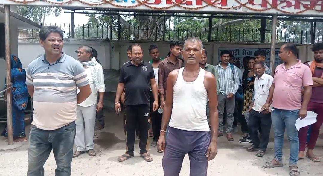 मृतक के परिजन मृतक के परिजन