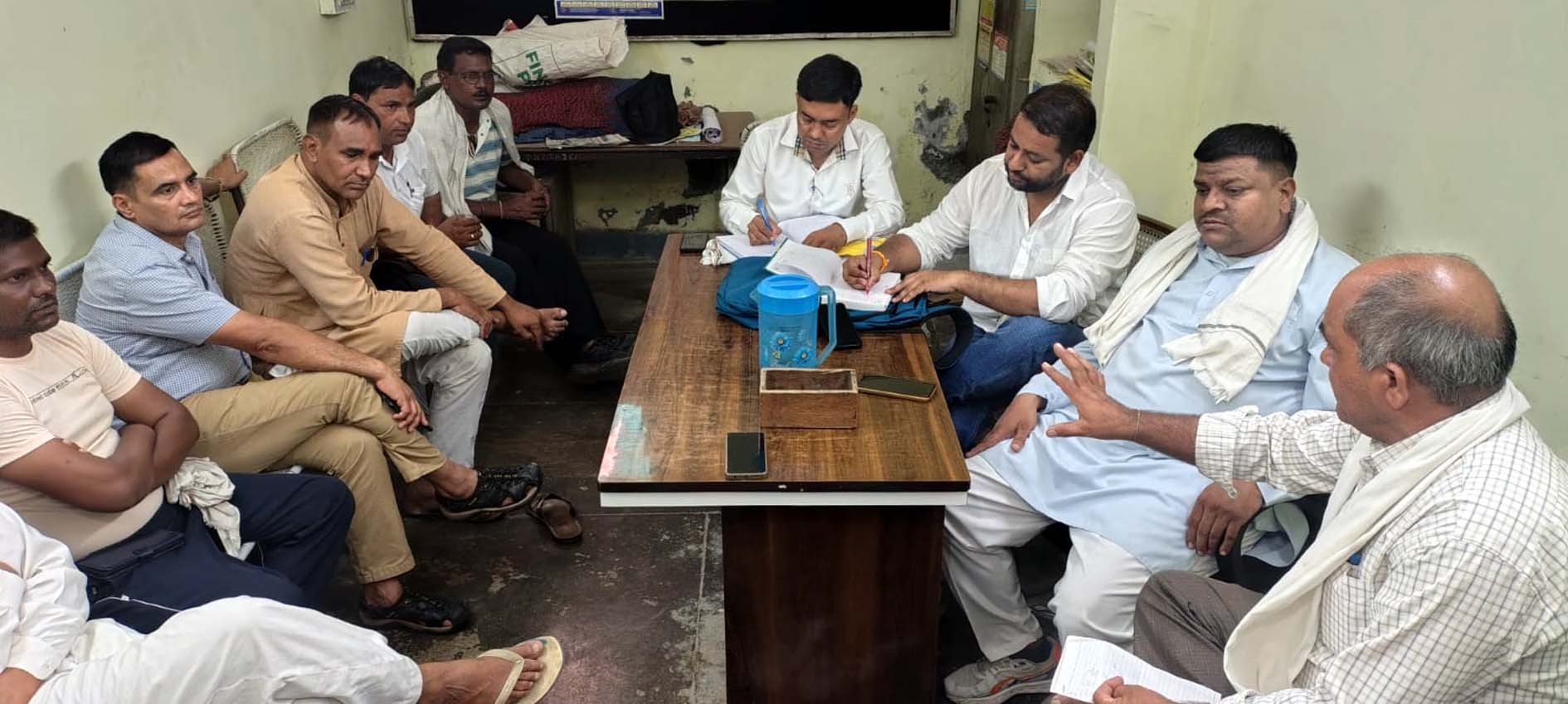 पब्लिक हेल्थ ब्रांच की बैठक में उपस्थित पदाधिकारी। पब्लिक हेल्थ ब्रांच की बैठक में उपस्थित पदाधिकारी।