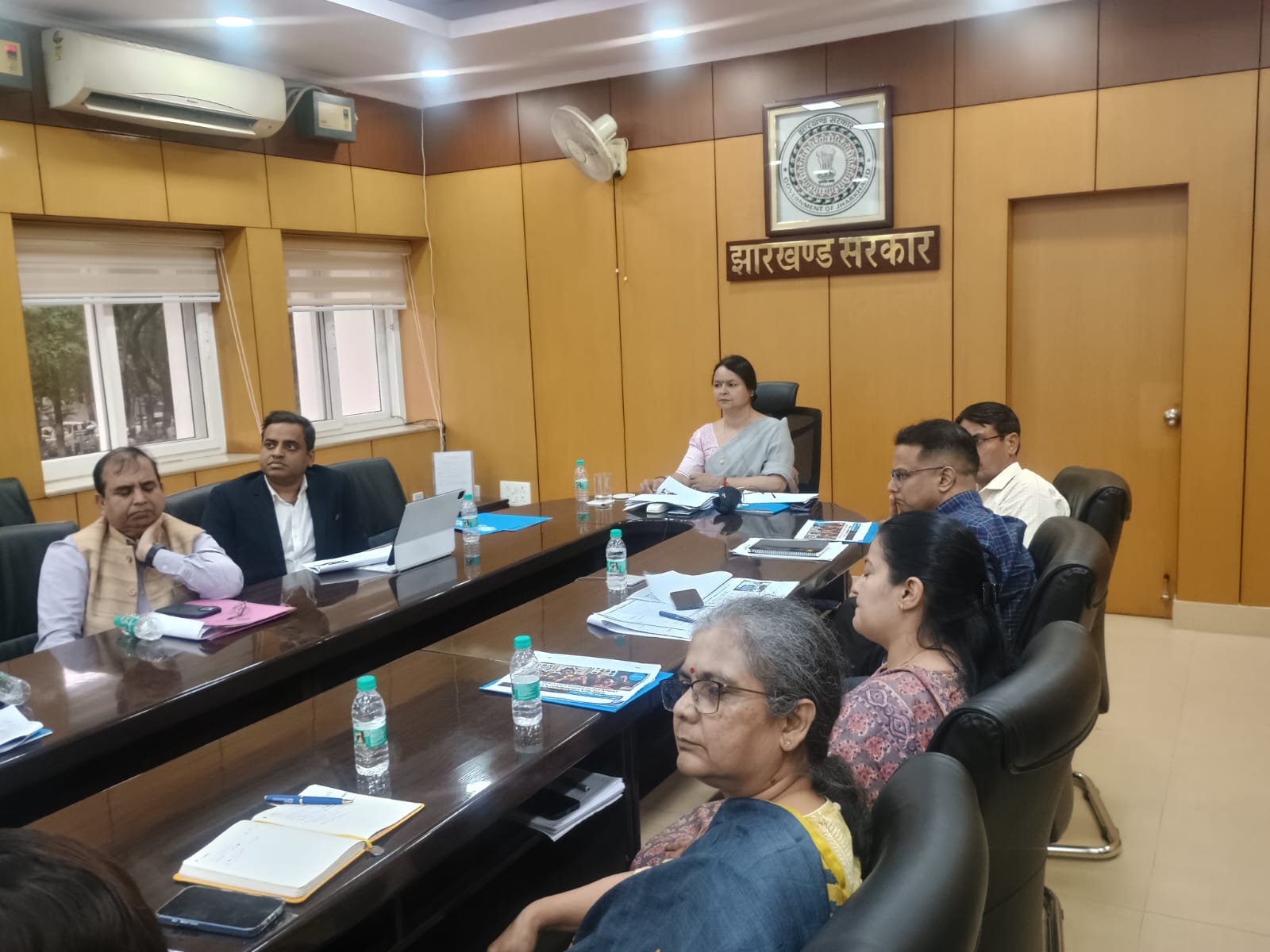 मुख्य सचिव बैठक करते मुख्य सचिव बैठक करते