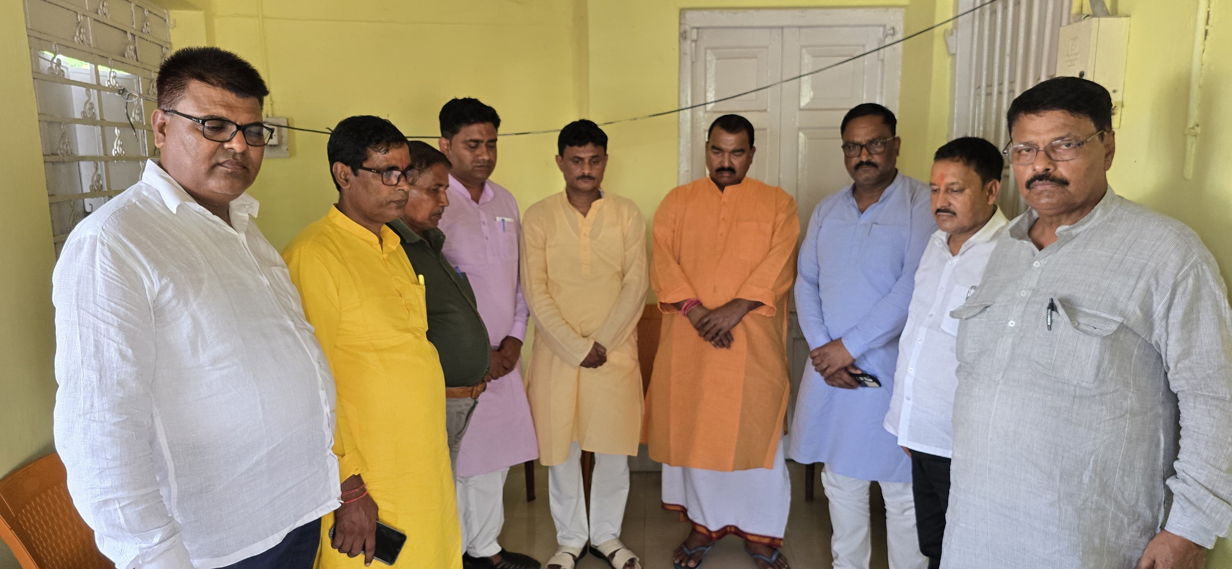 अररिया फोटो: शोकसभा में मंत्री समेत भाजपा कार्यकर्ता अररिया फोटो: शोकसभा में मंत्री समेत भाजपा कार्यकर्ता