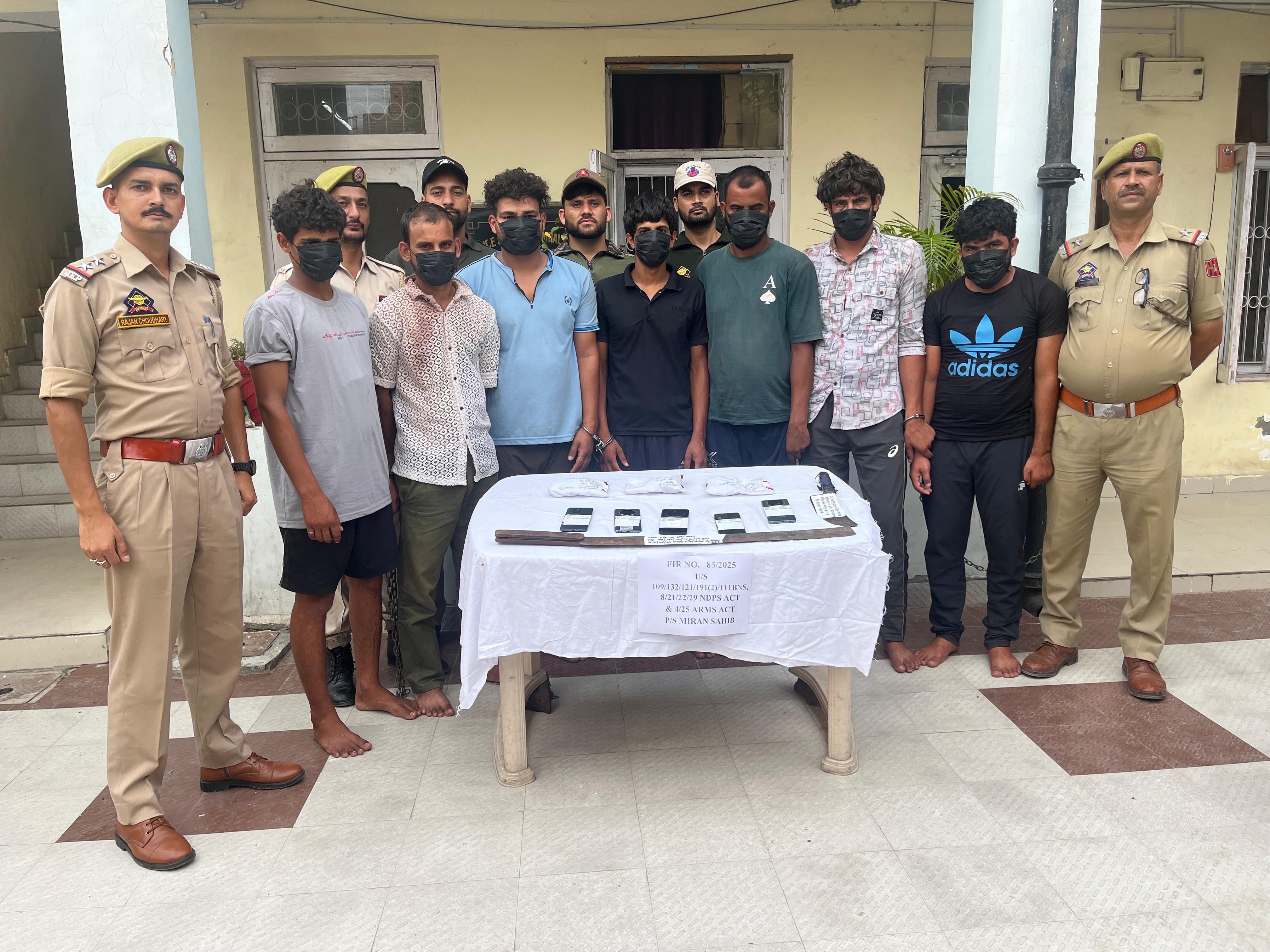 मीरां साहिब पुलिस स्टेशन जम्मू ने ड्रग नेटवर्क का भंडाफोड़ किया मीरां साहिब पुलिस स्टेशन जम्मू ने ड्रग नेटवर्क का भंडाफोड़ किया