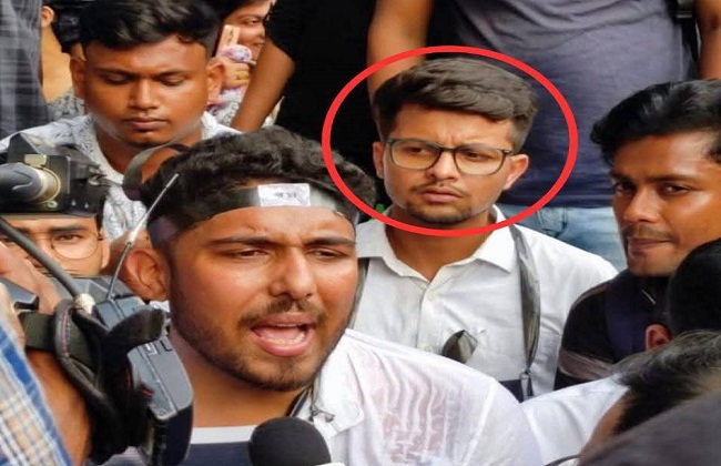 तृणमूल नेताओं के साथ मनोजित तृणमूल नेताओं के साथ मनोजित