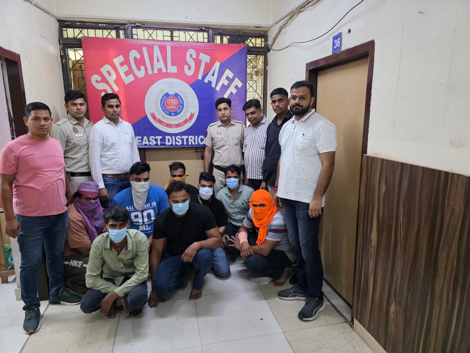 फर्जी पुलिस गैंग के आरोपितों की फोटो फर्जी पुलिस गैंग के आरोपितों की फोटो