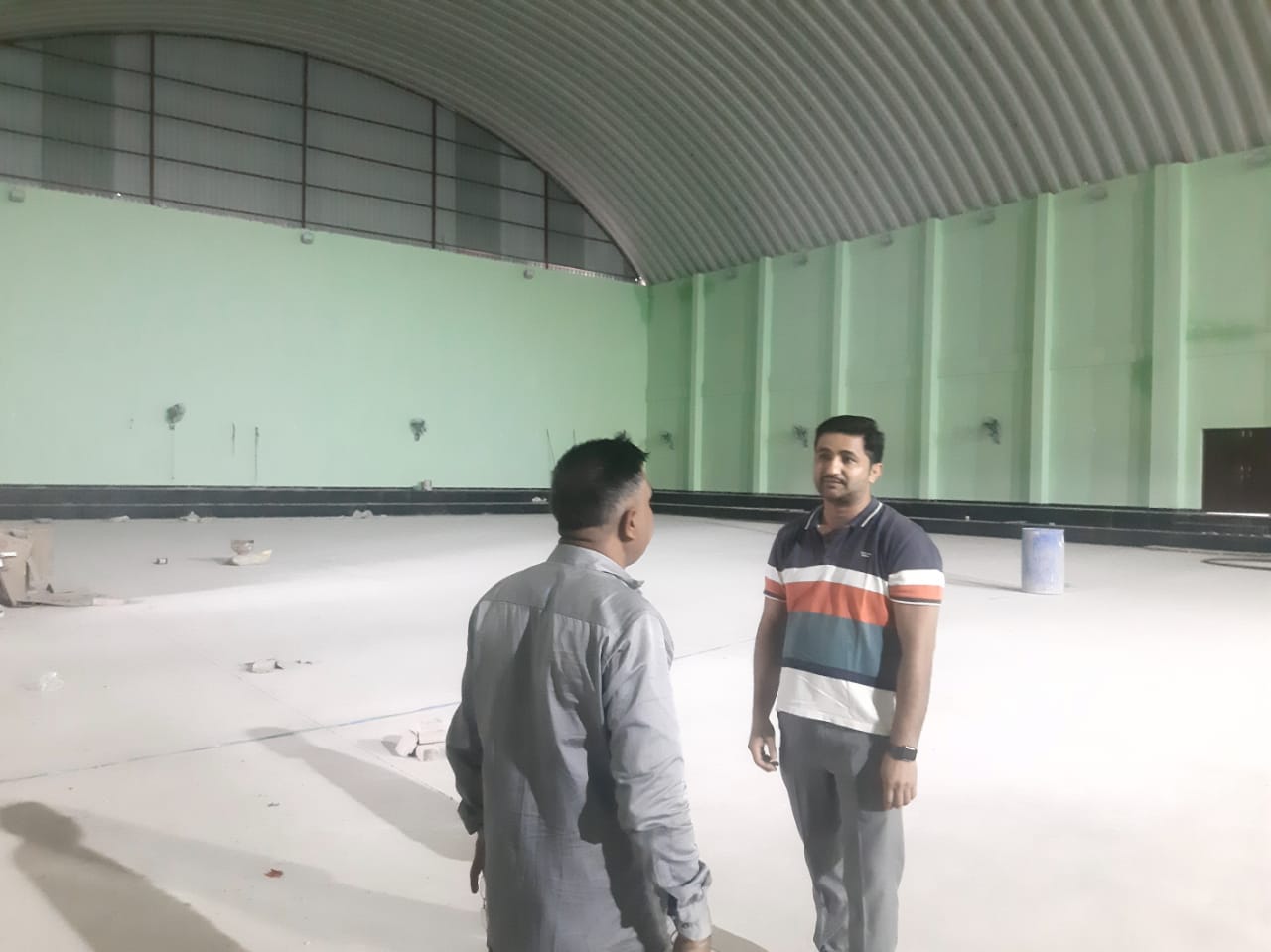 खेलो इंडिया के तहत बन रहे इंदौर स्टेडियम निर्माण की जानकारी लेते जिला खेल अधिकारी। खेलो इंडिया के तहत बन रहे इंदौर स्टेडियम निर्माण की जानकारी लेते जिला खेल अधिकारी।