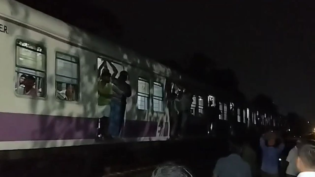 सोनारपुर में बड़ा रेल हादसा टला, मेटाडोर को घसीटती रही ट्रेन