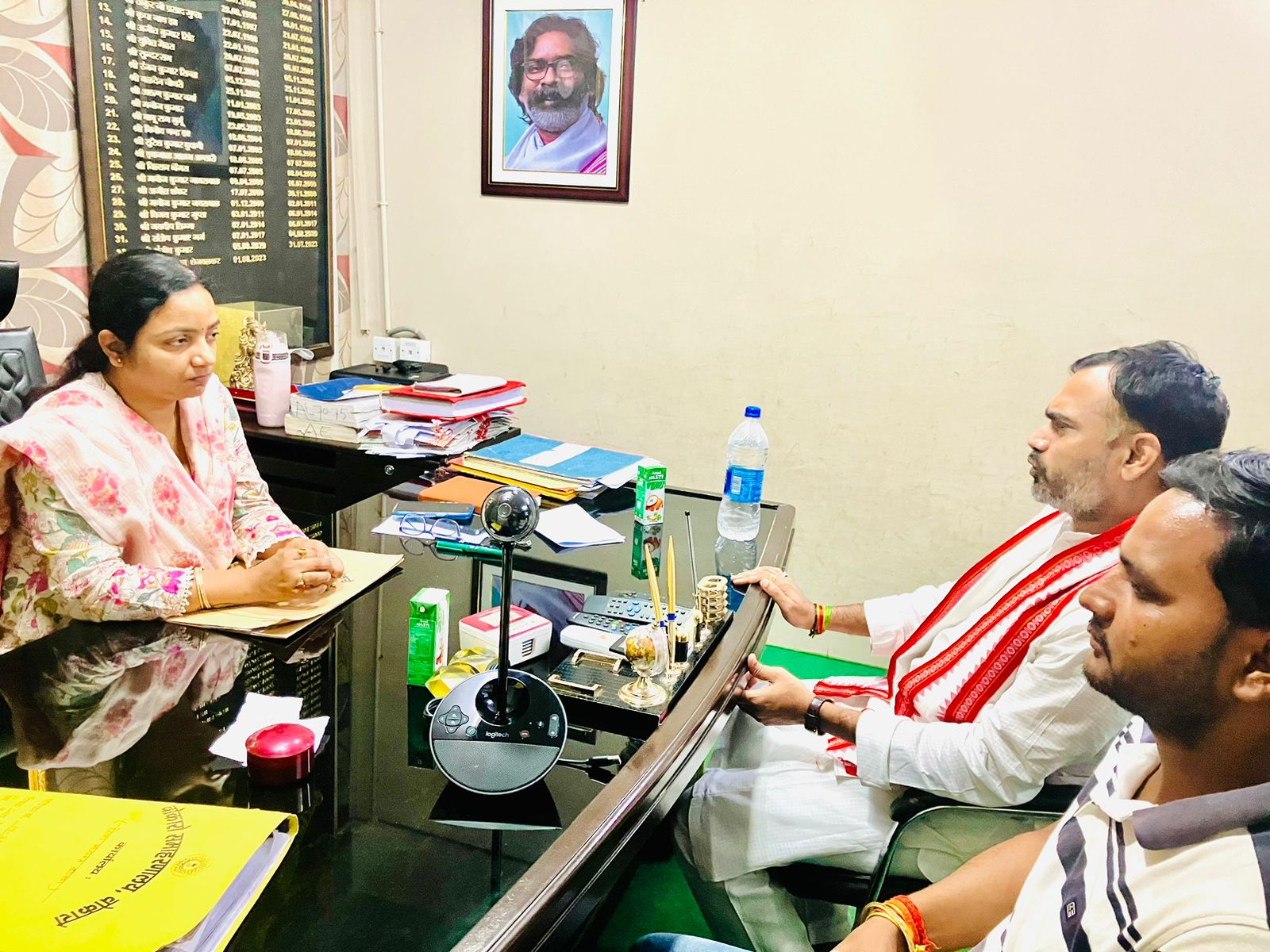 डीटीओ से मिलते अमित डीटीओ से मिलते अमित