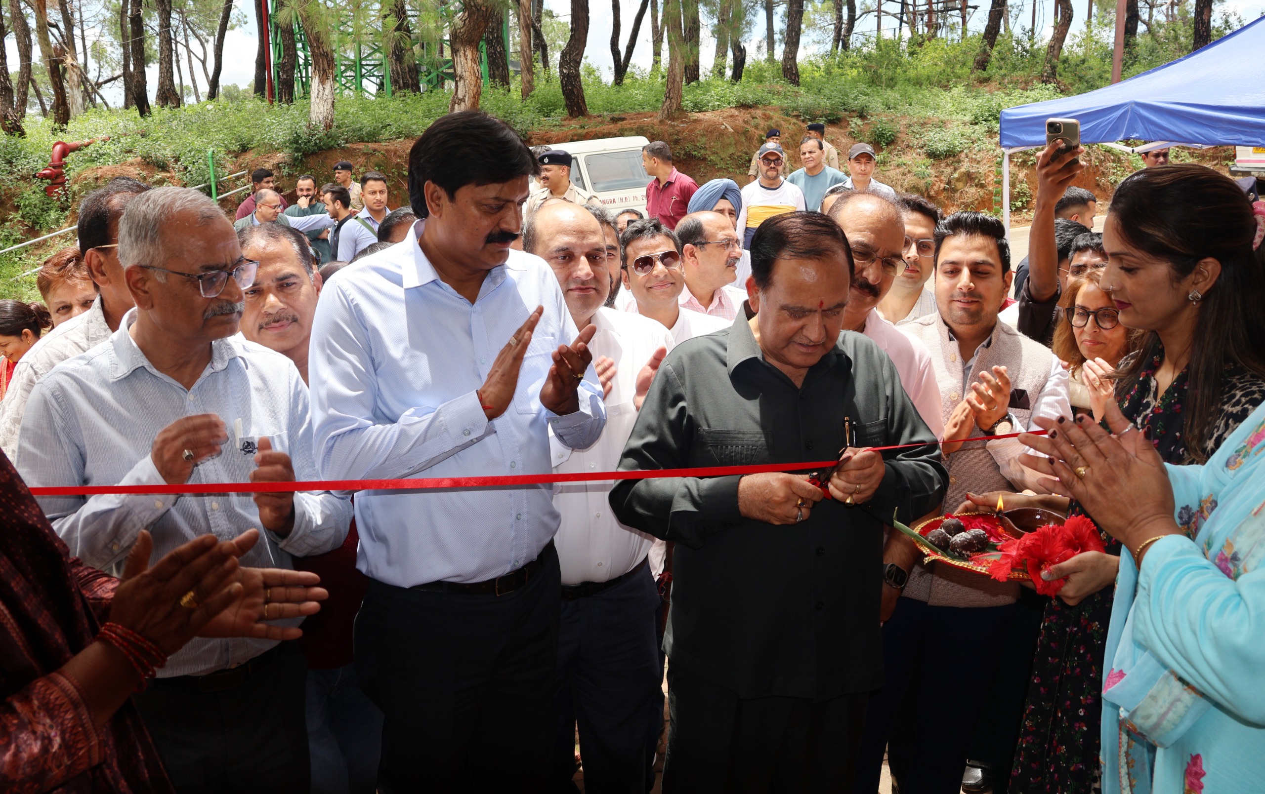 तपोवन विधानसभा भवन को आम लोगों के लिए खोलते हुए विधानसभा अध्यक्ष। तपोवन विधानसभा भवन को आम लोगों के लिए खोलते हुए विधानसभा अध्यक्ष।