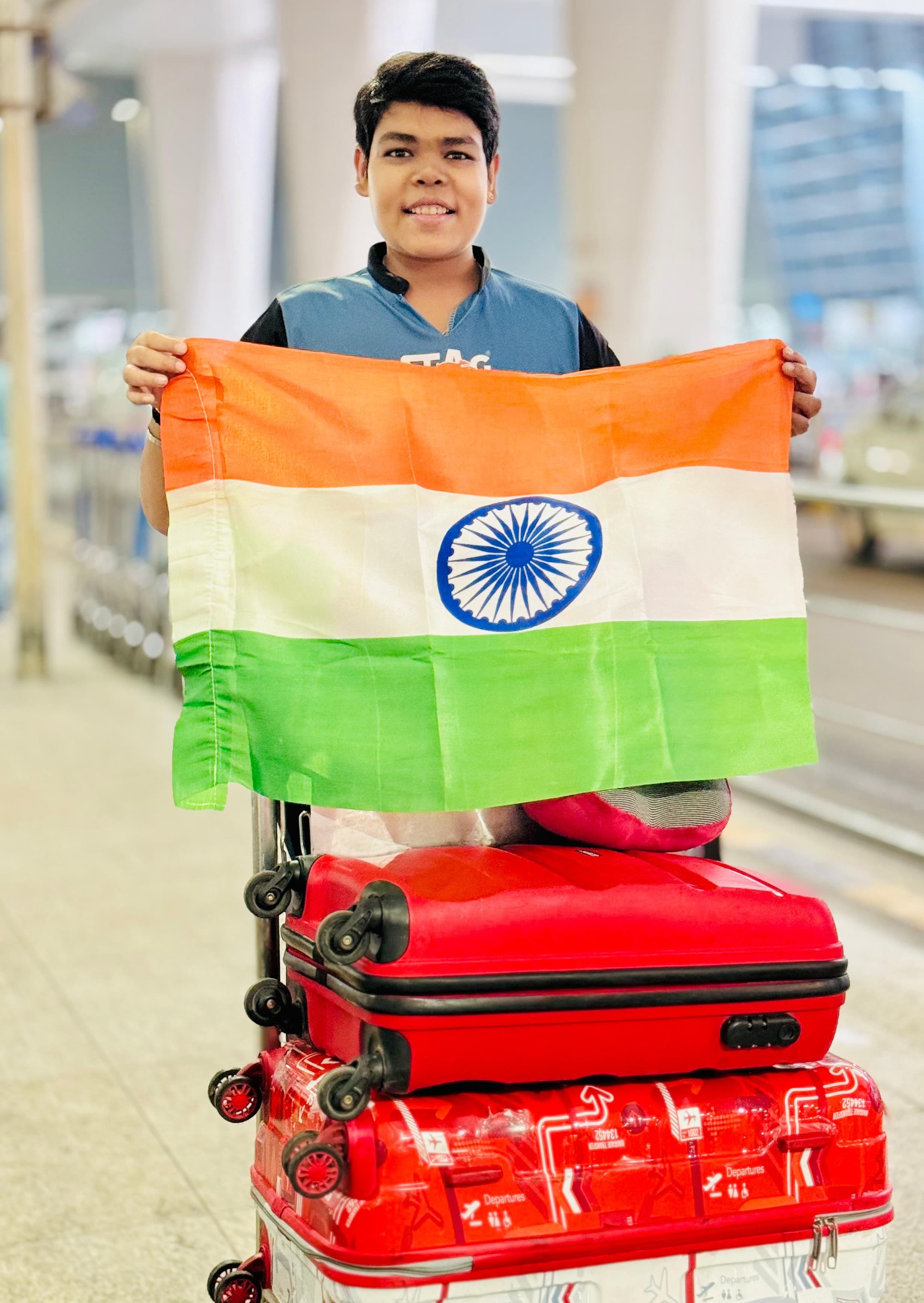 ताइवान के लिए रवाना होते मुरादाबाद निवासी टेबल टेनिस खिलाड़ी कुणाल अरोड़ा। ताइवान के लिए रवाना होते मुरादाबाद निवासी टेबल टेनिस खिलाड़ी कुणाल अरोड़ा।