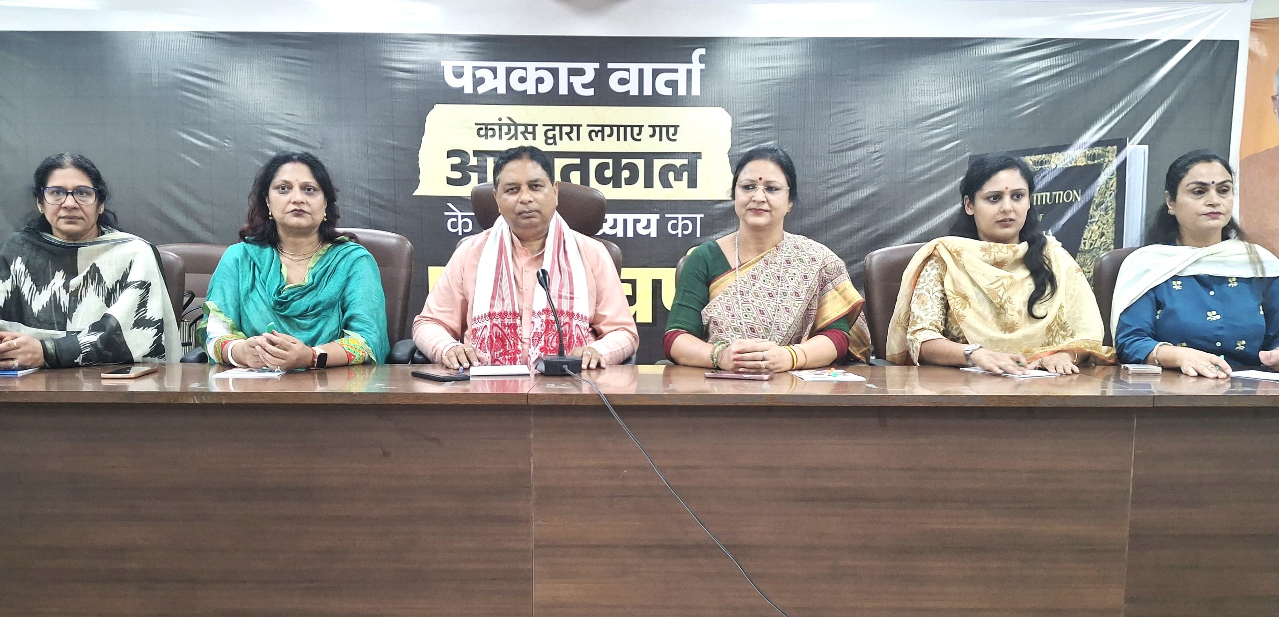 सत शर्मा ने भाजपा महिला मोर्चा की बैठक में महिला सत शर्मा ने भाजपा महिला मोर्चा की बैठक में महिला