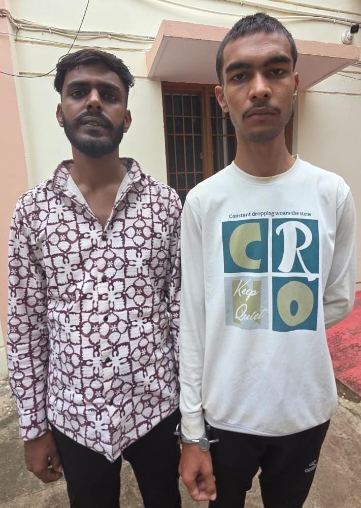 नशीली दवाईयां बेचते गिरफ्तार दोनों आरोपित नशीली दवाईयां बेचते गिरफ्तार दोनों आरोपित
