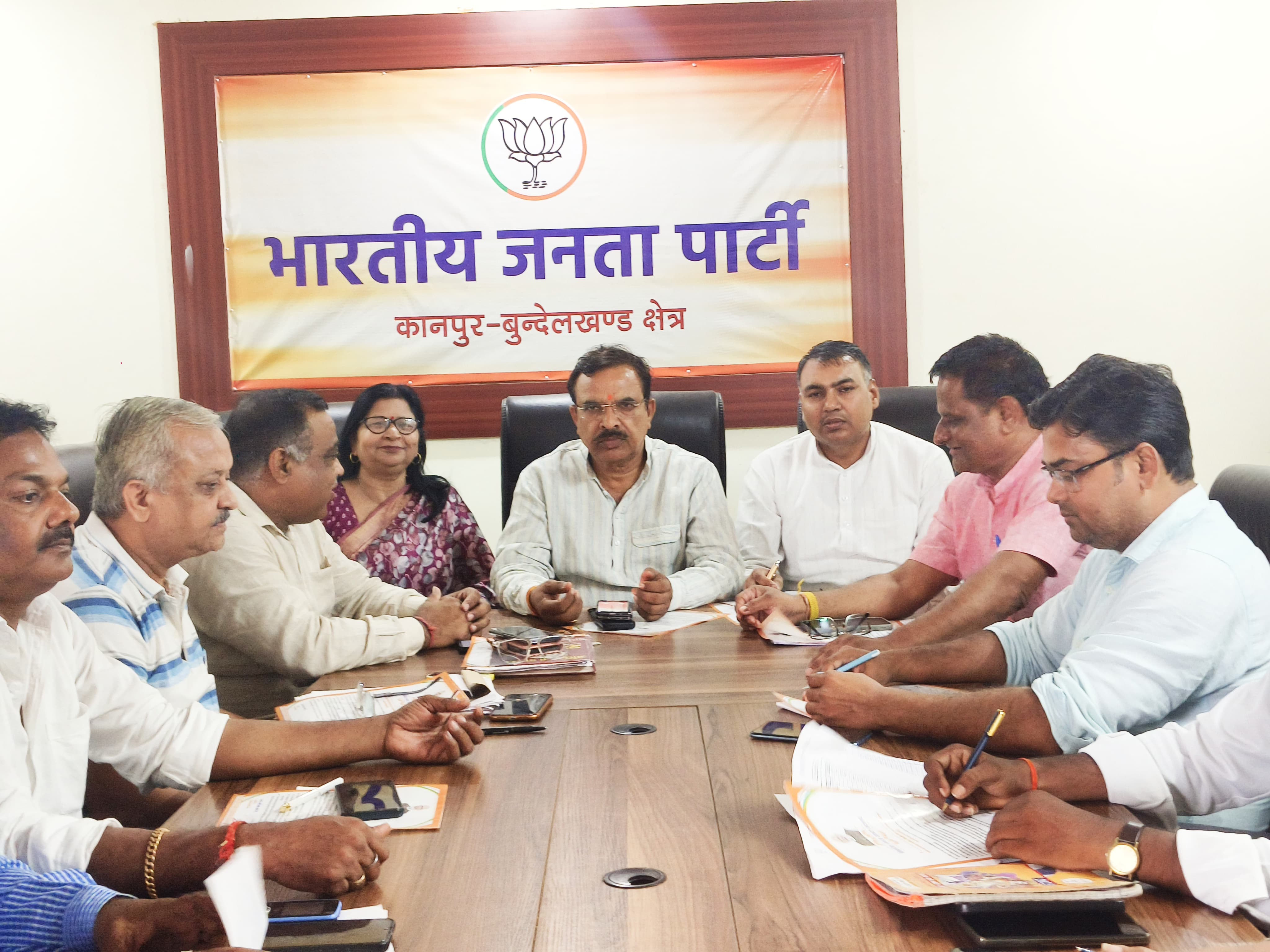 जानकारी देते क्षेत्रीय अध्यक्ष जानकारी देते क्षेत्रीय अध्यक्ष