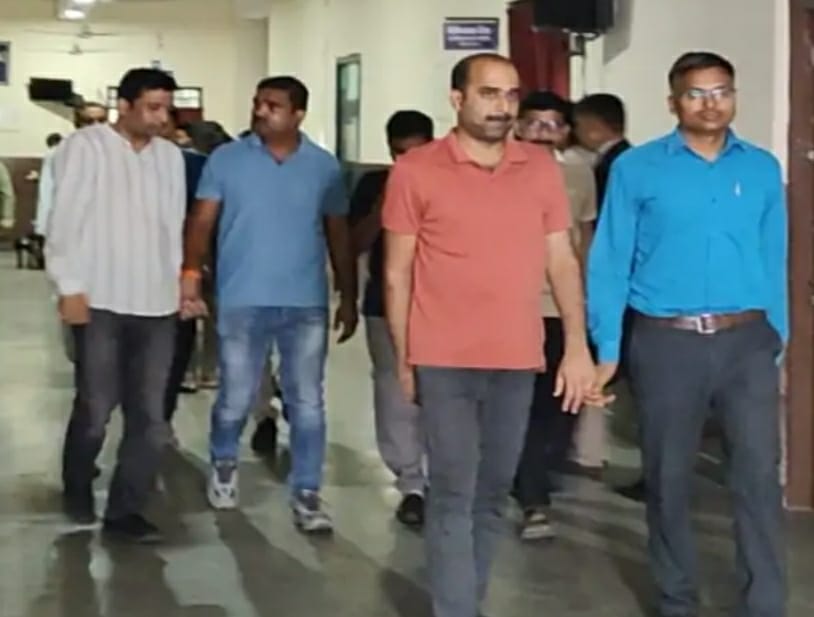 गिरफ्तार छह आरोपितों को सीबीआई ने विशेष न्यायालय में पेश किया गिरफ्तार छह आरोपितों को सीबीआई ने विशेष न्यायालय में पेश किया
