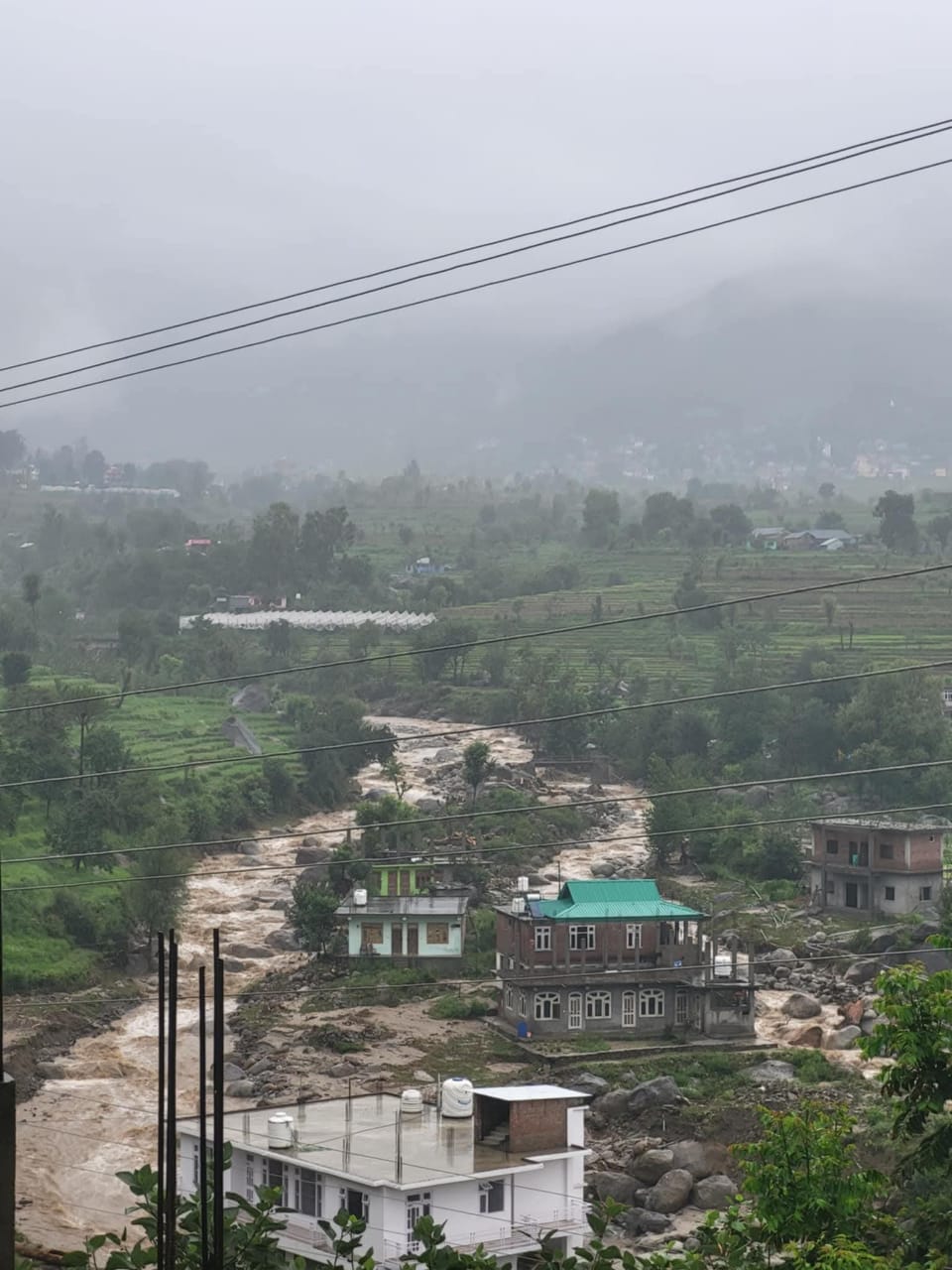 हिमाचल में बारिश से नुकसान हिमाचल में बारिश से नुकसान