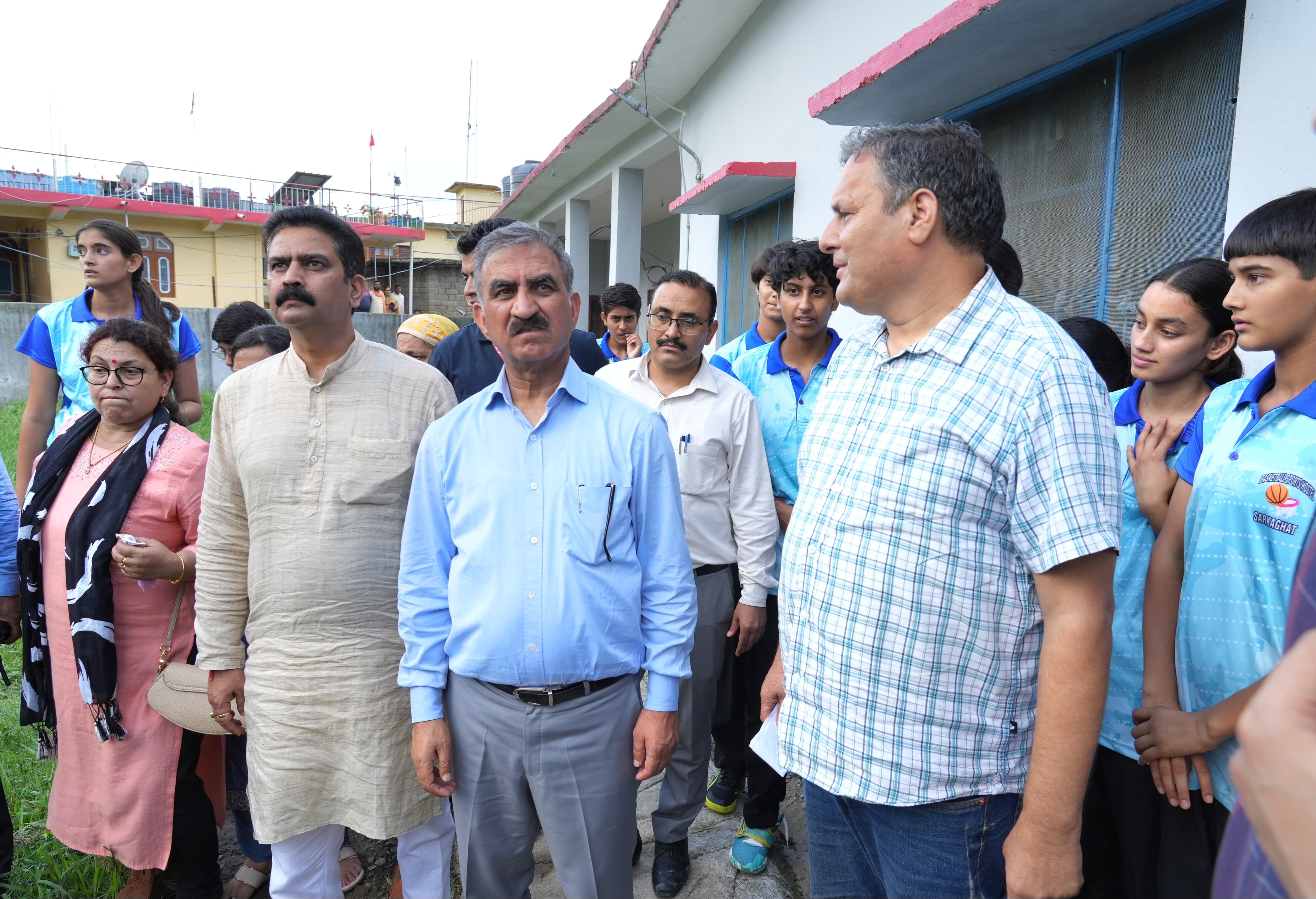 मुख्यमंत्री ने किया सरकाघाट में कन्या खेल छात्रावास का दौरा। मुख्यमंत्री ने किया सरकाघाट में कन्या खेल छात्रावास का दौरा।