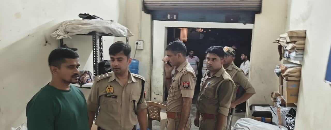मौके पर पुलिस टीम मौके पर पुलिस टीम