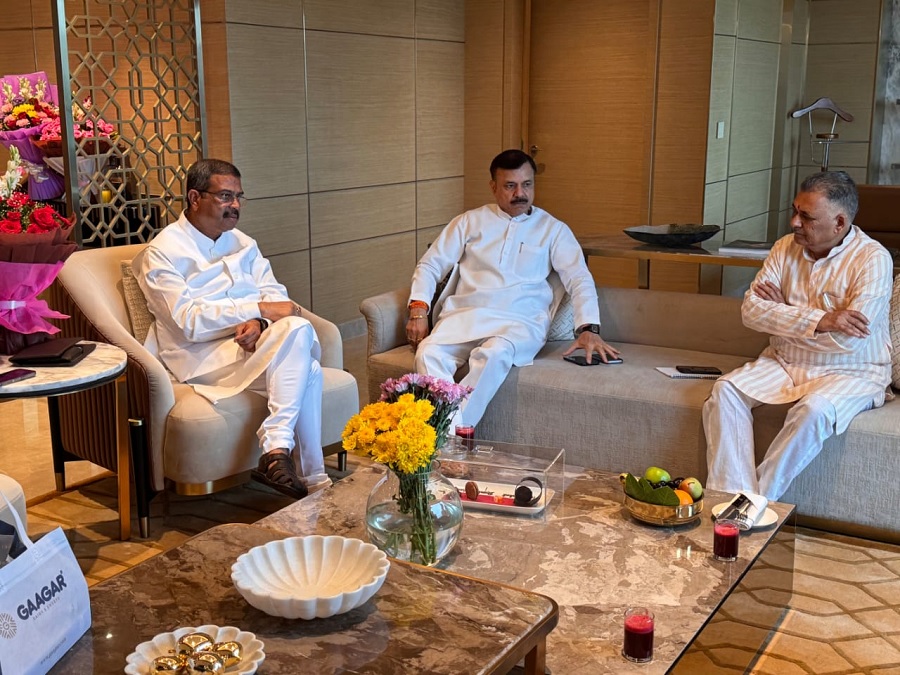केंद्रीय मंत्री धर्मेंद्र प्रधान से उच्च शिक्षा मंत्री इन्दर सिंह परमार ने की भेंट केंद्रीय मंत्री धर्मेंद्र प्रधान से उच्च शिक्षा मंत्री इन्दर सिंह परमार ने की भेंट