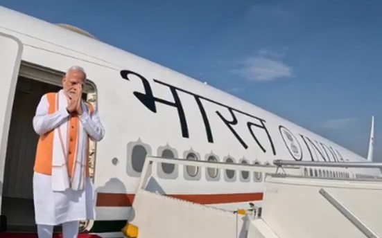 नई दिल्ली से 02 जुलाई को घाना रवाना होते प्रधानमंत्री नरेन्द्र मोदी। नई दिल्ली से 02 जुलाई को घाना रवाना होते प्रधानमंत्री नरेन्द्र मोदी।