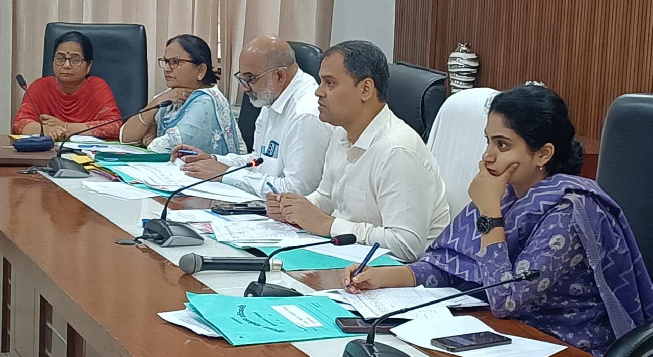 जिलाधिकारी अनुज सिंह की अध्यक्षता में जिला स्वास्थ्य समिति की बैठक सम्ंपन जिलाधिकारी अनुज सिंह की अध्यक्षता में जिला स्वास्थ्य समिति की बैठक सम्ंपन