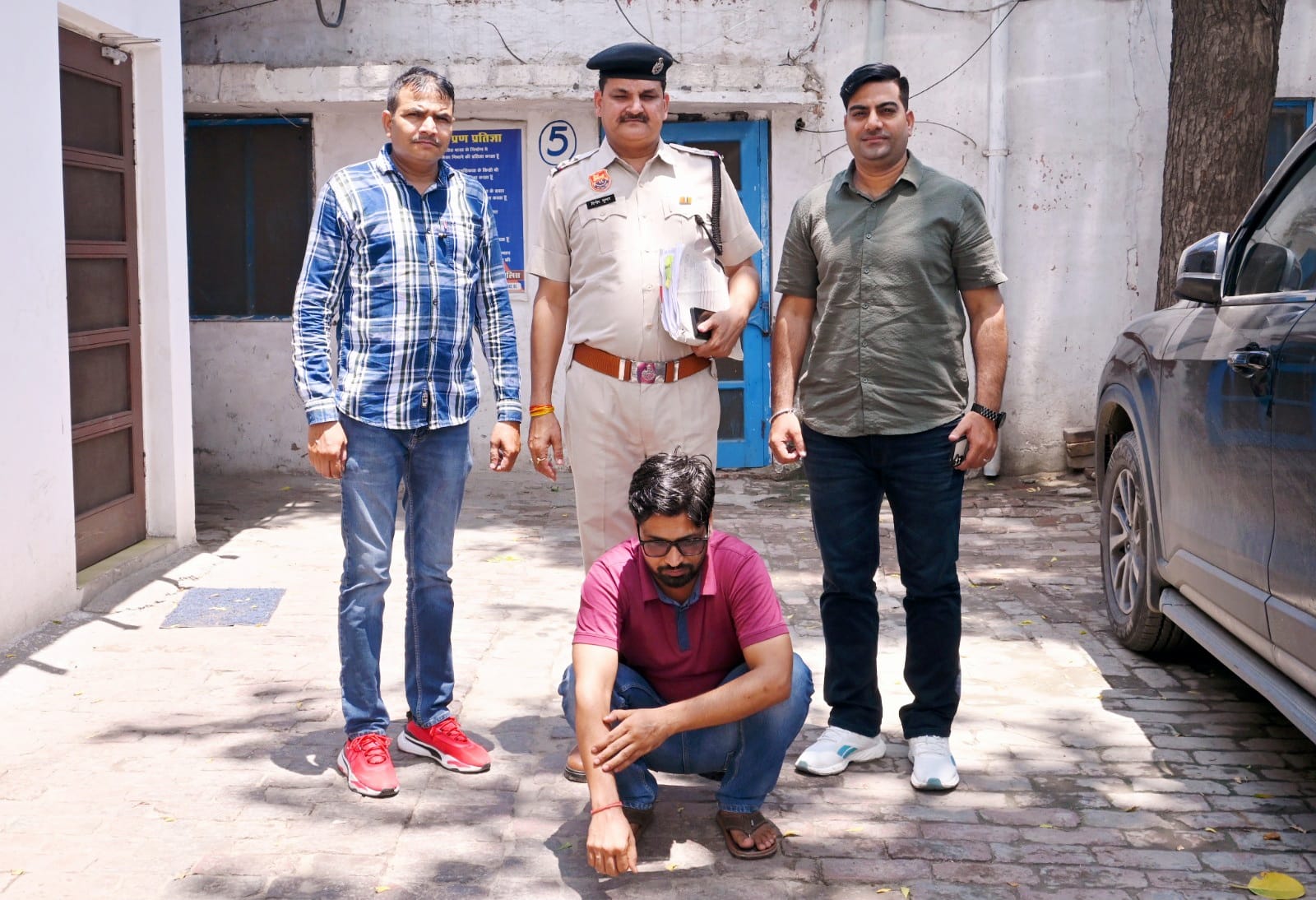पुलिस हिरासत में विदेश भेजने के नाम पर ठगी करने वाला आरोपी पुलिस हिरासत में विदेश भेजने के नाम पर ठगी करने वाला आरोपी