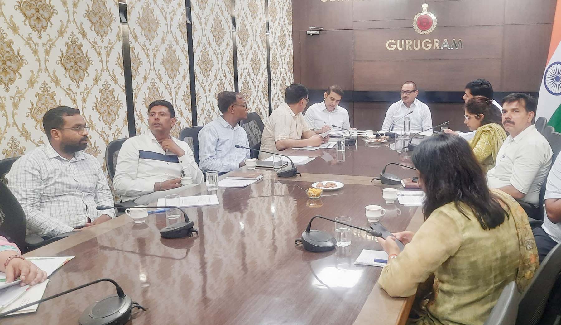 गुरुग्राम में बरसात से जलभराव को लेकर बैठक में मौजूद अधिकारी। गुरुग्राम में बरसात से जलभराव को लेकर बैठक में मौजूद अधिकारी।