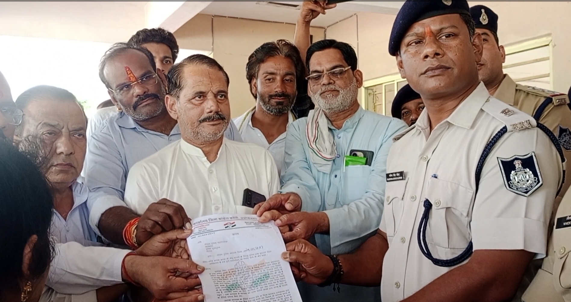 मैला कांड: पटवारी के विरुद्ध प्रकरण वापिस लेने कांग्रेस ने किया प्रदर्शन, आठ को बड़ी तादाद में सडक़ों पर उतरने का एलान मैला कांड: पटवारी के विरुद्ध प्रकरण वापिस लेने कांग्रेस ने किया प्रदर्शन, आठ को बड़ी तादाद में सडक़ों पर उतरने का एलान