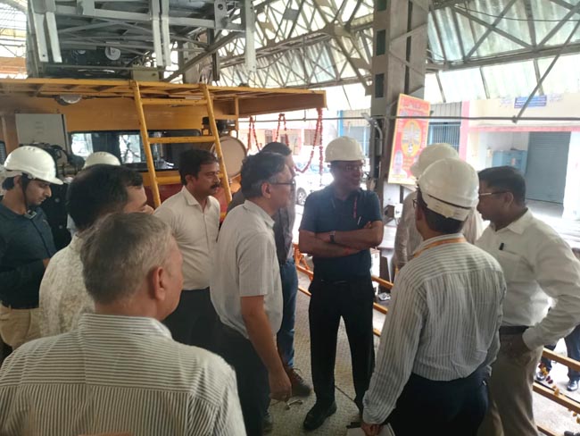 रेलवे अधिकारी व कर्मचारी रेलवे अधिकारी व कर्मचारी