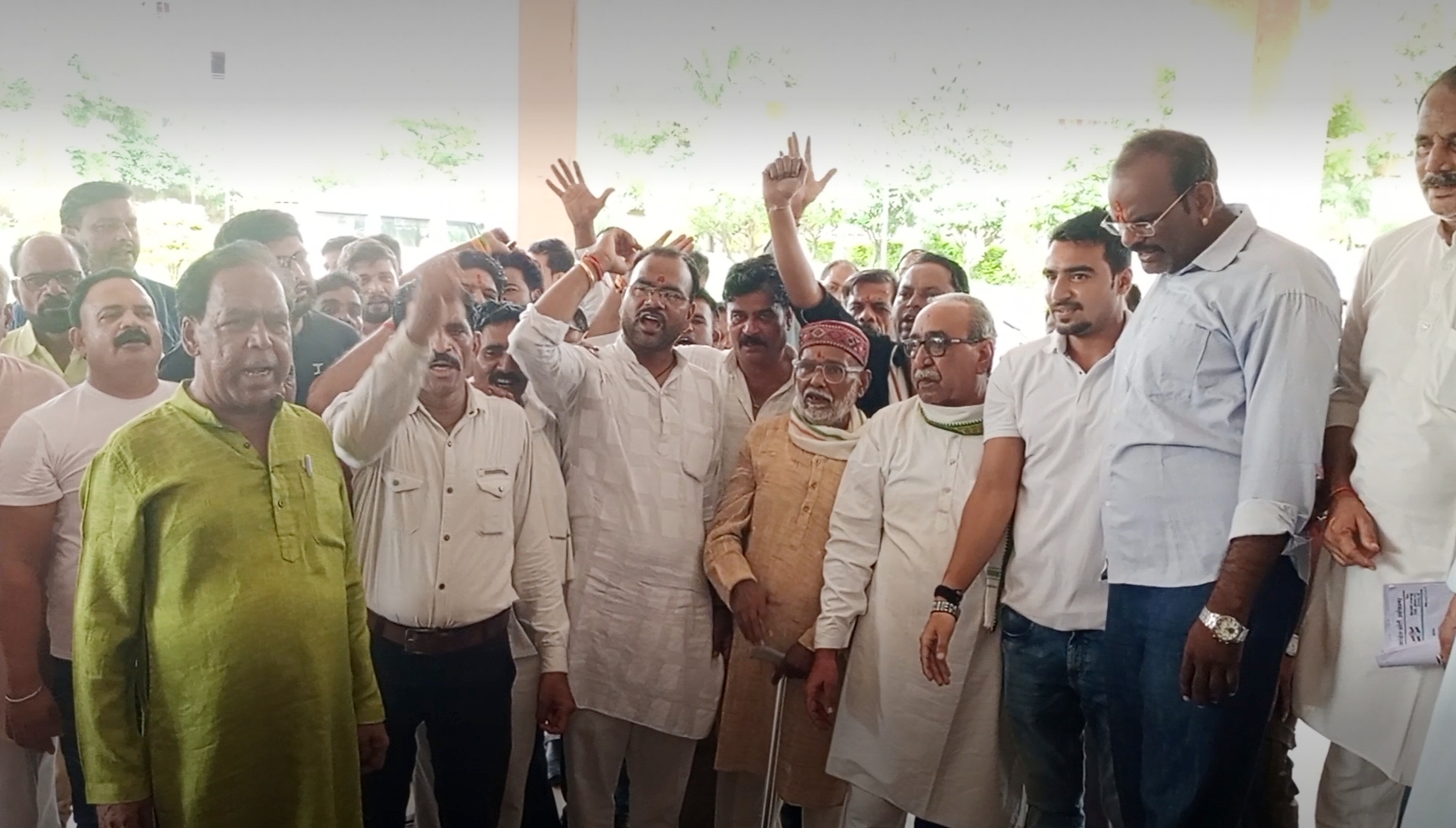 मैला कांड: पटवारी के विरुद्ध प्रकरण वापिस लेने कांग्रेस ने किया प्रदर्शन, आठ को बड़ी तादाद में सडक़ों पर उतरने का एलान मैला कांड: पटवारी के विरुद्ध प्रकरण वापिस लेने कांग्रेस ने किया प्रदर्शन, आठ को बड़ी तादाद में सडक़ों पर उतरने का एलान