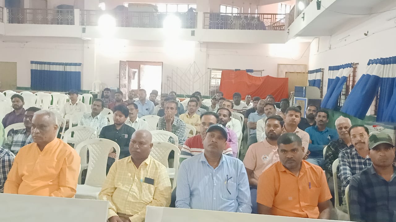 कार्यक्रम में उपस्थित नगरवासी। कार्यक्रम में उपस्थित नगरवासी।