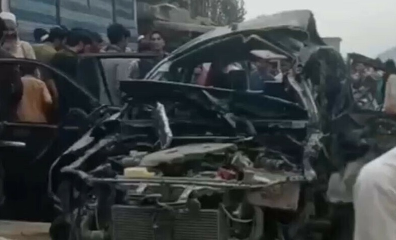 सरकारी कार में यह विस्फोट खैबर पख्तूनख्वा के बाजौर जिले के खार तहसील के सिद्दीकाबाद रेलवे क्षेत्र में हुआ। सरकारी कार में यह विस्फोट खैबर पख्तूनख्वा के बाजौर जिले के खार तहसील के सिद्दीकाबाद रेलवे क्षेत्र में हुआ।