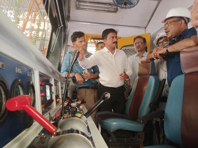 निरीक्षण करते निरीक्षण करते