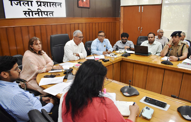 सोनीपत: शहरी विकास के सलाहकार डीएस ढेसी बैठक की अध्यक्षता करते हुए सोनीपत: शहरी विकास के सलाहकार डीएस ढेसी बैठक की अध्यक्षता करते हुए