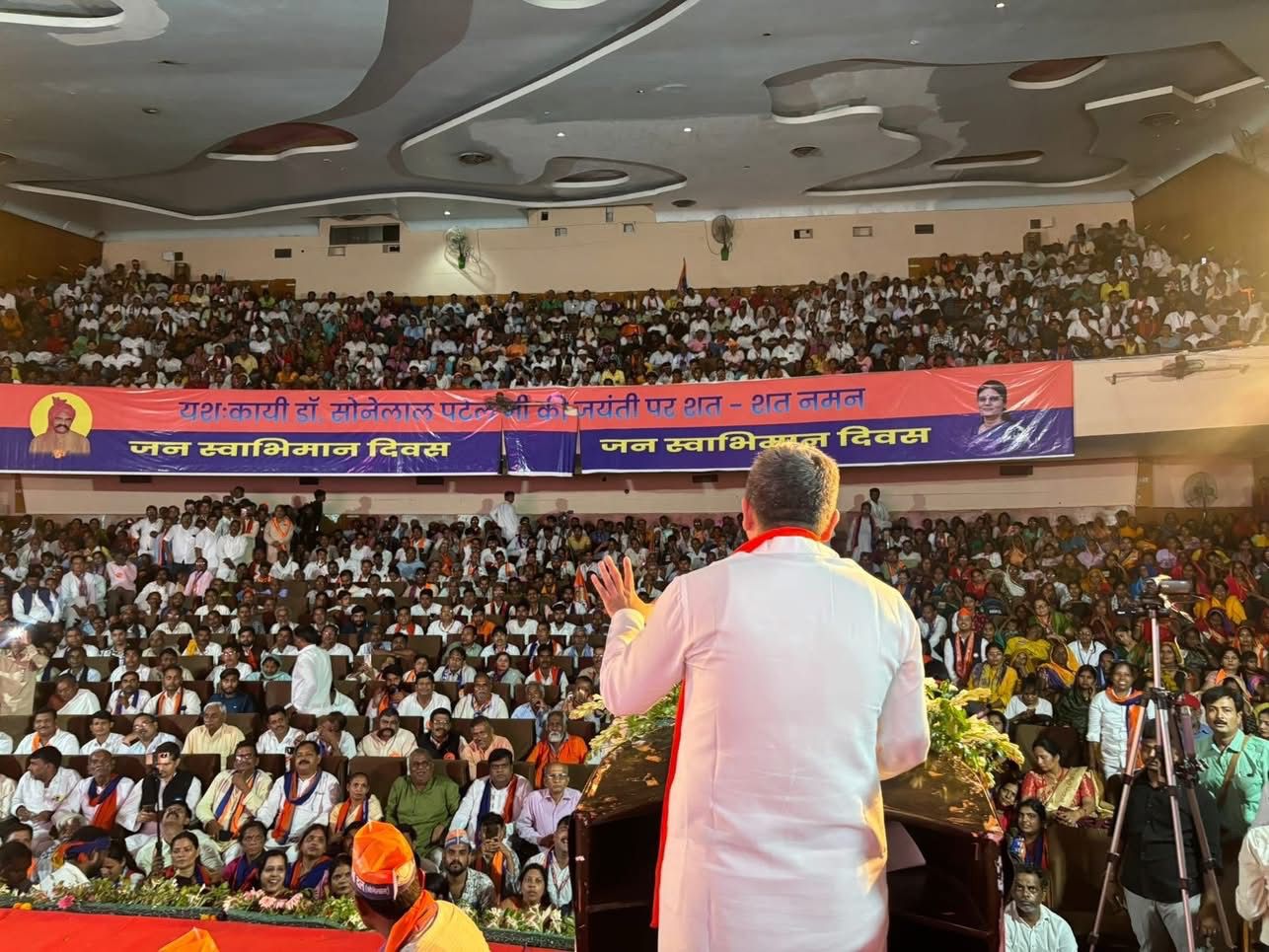 उत्तर प्रदेश सरकार में मंत्री आशीष पटेल मंच से बाेलते हुए। उत्तर प्रदेश सरकार में मंत्री आशीष पटेल मंच से बाेलते हुए।