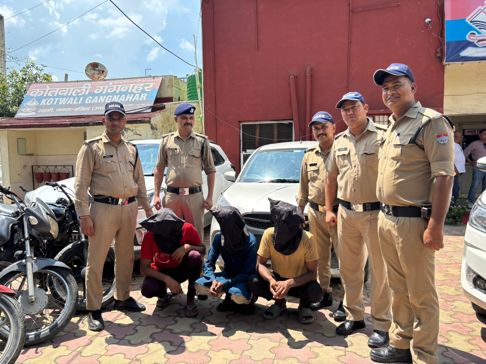 हरिद्वार पुलिस की गिरफ्त में वाहन चोरी गिरोह के तीन आरोपी, एक नाबालिग भी शामिल हरिद्वार पुलिस की गिरफ्त में वाहन चोरी गिरोह के तीन आरोपी, एक नाबालिग भी शामिल