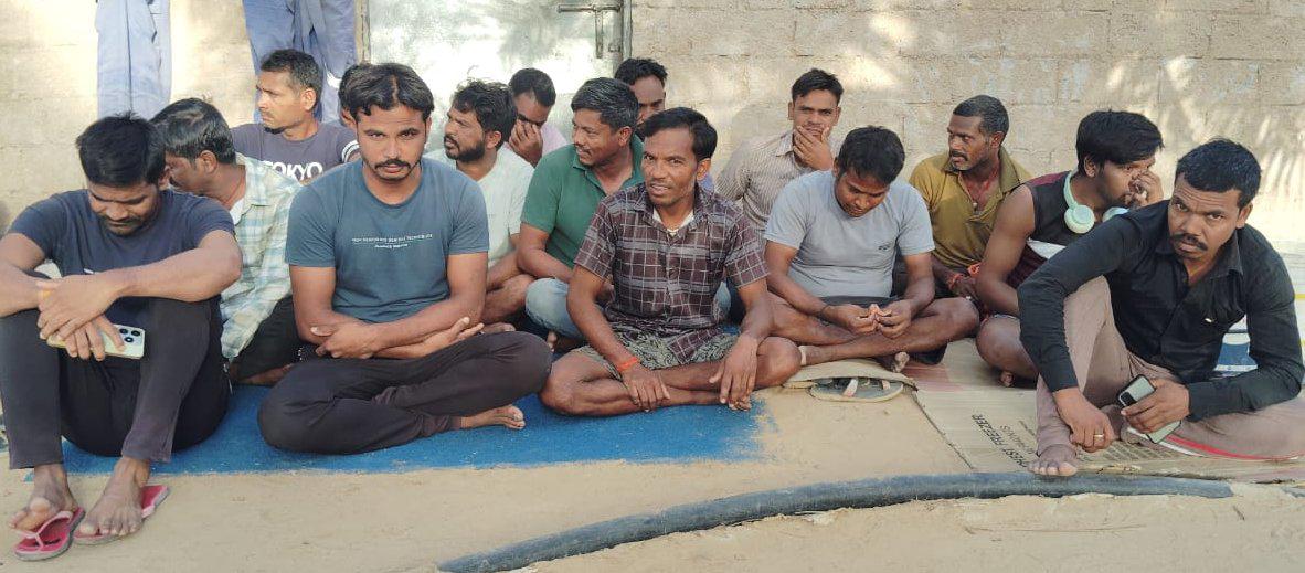 विदेश में फंसे मजदरों की तस्वीर विदेश में फंसे मजदरों की तस्वीर