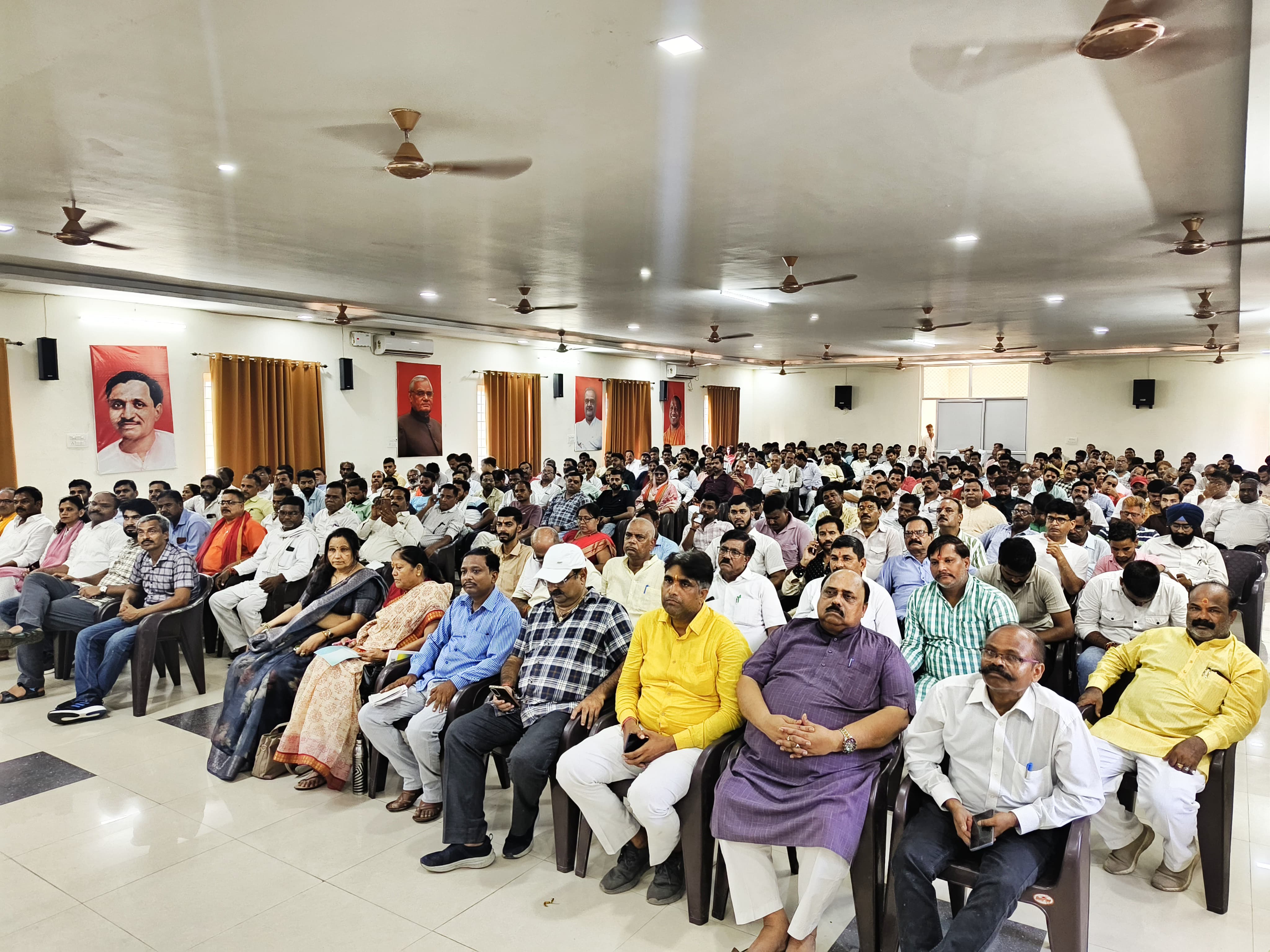 प्लास्टिक दिवस पर भाजपा कार्यकर्ता सम्मिलित होते हुए प्लास्टिक दिवस पर भाजपा कार्यकर्ता सम्मिलित होते हुए