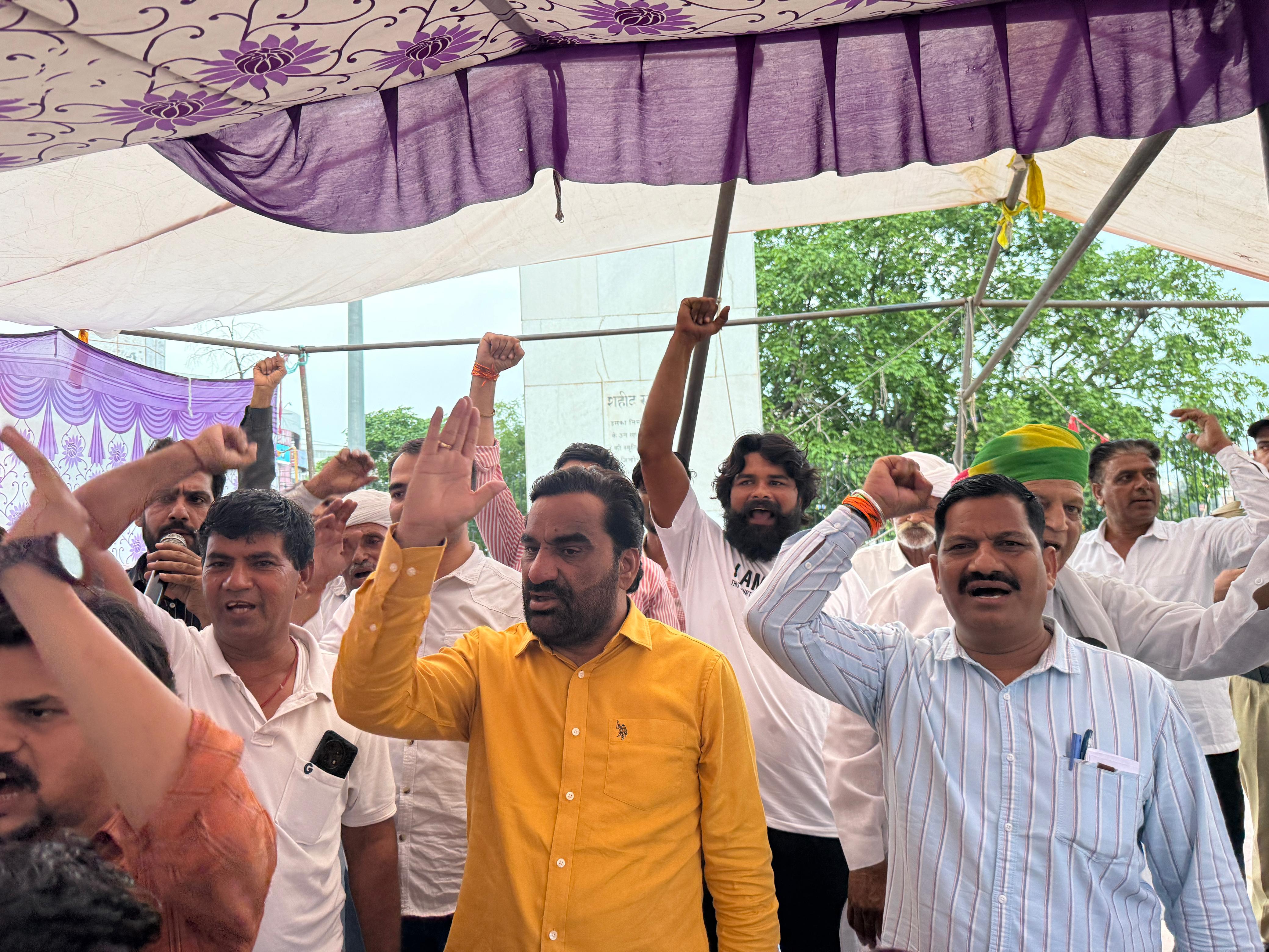 शहीद स्मारक पर धरना जारी,बेनीवाल बोले जल्द करेंगे दिल्ली कूच शहीद स्मारक पर धरना जारी,बेनीवाल बोले जल्द करेंगे दिल्ली कूच