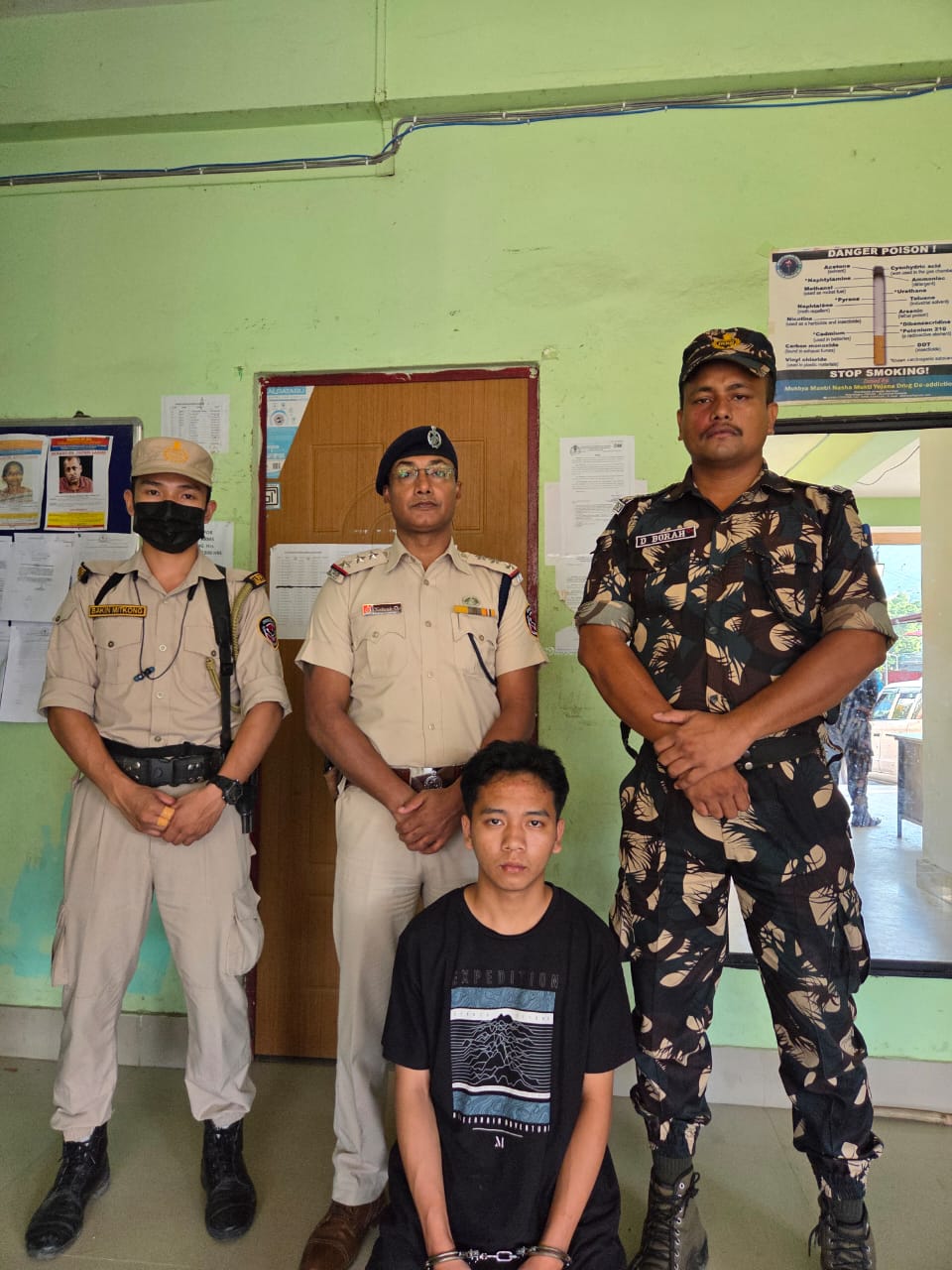 दो लोगो पर हमला करने के आरोप मे एक युवक कि गिरफ्तार किया दो लोगो पर हमला करने के आरोप मे एक युवक कि गिरफ्तार किया