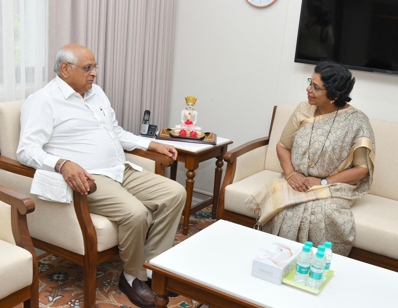 राष्ट्रीय महिला आयोग की अध्यक्ष विजया रहाटकर राष्ट्रीय महिला आयोग की अध्यक्ष विजया रहाटकर