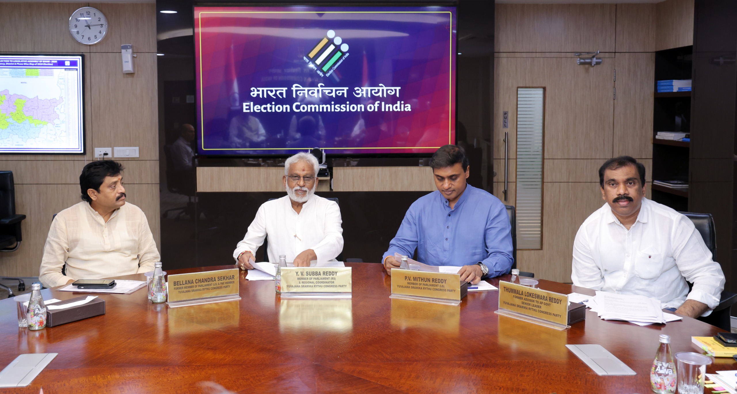 चुनाव आयोग से मुलाकात करता वाईएसआर कांग्रेस का प्रतिनिधि मंडल चुनाव आयोग से मुलाकात करता वाईएसआर कांग्रेस का प्रतिनिधि मंडल
